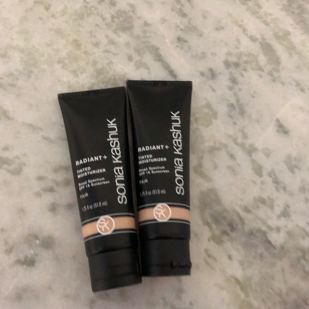 2 Sonia Kashuk Radiant Tinted Moisturizer W/SPF 15